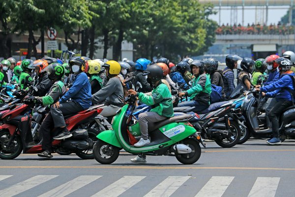 Quels sont les avantages d'un kit de rabaissement pour une Yamaha MT-07 pour les conducteurs de petite taille ?