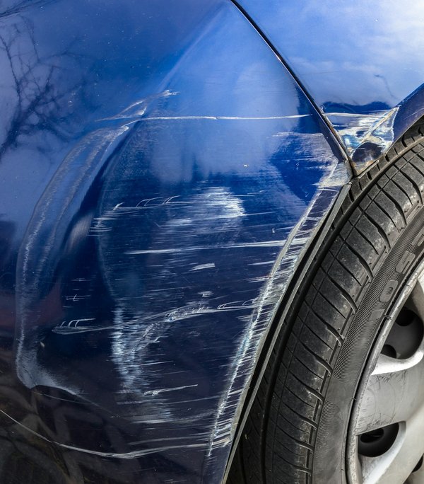 Des solutions simples pour estomper les rayures sur la carrosserie